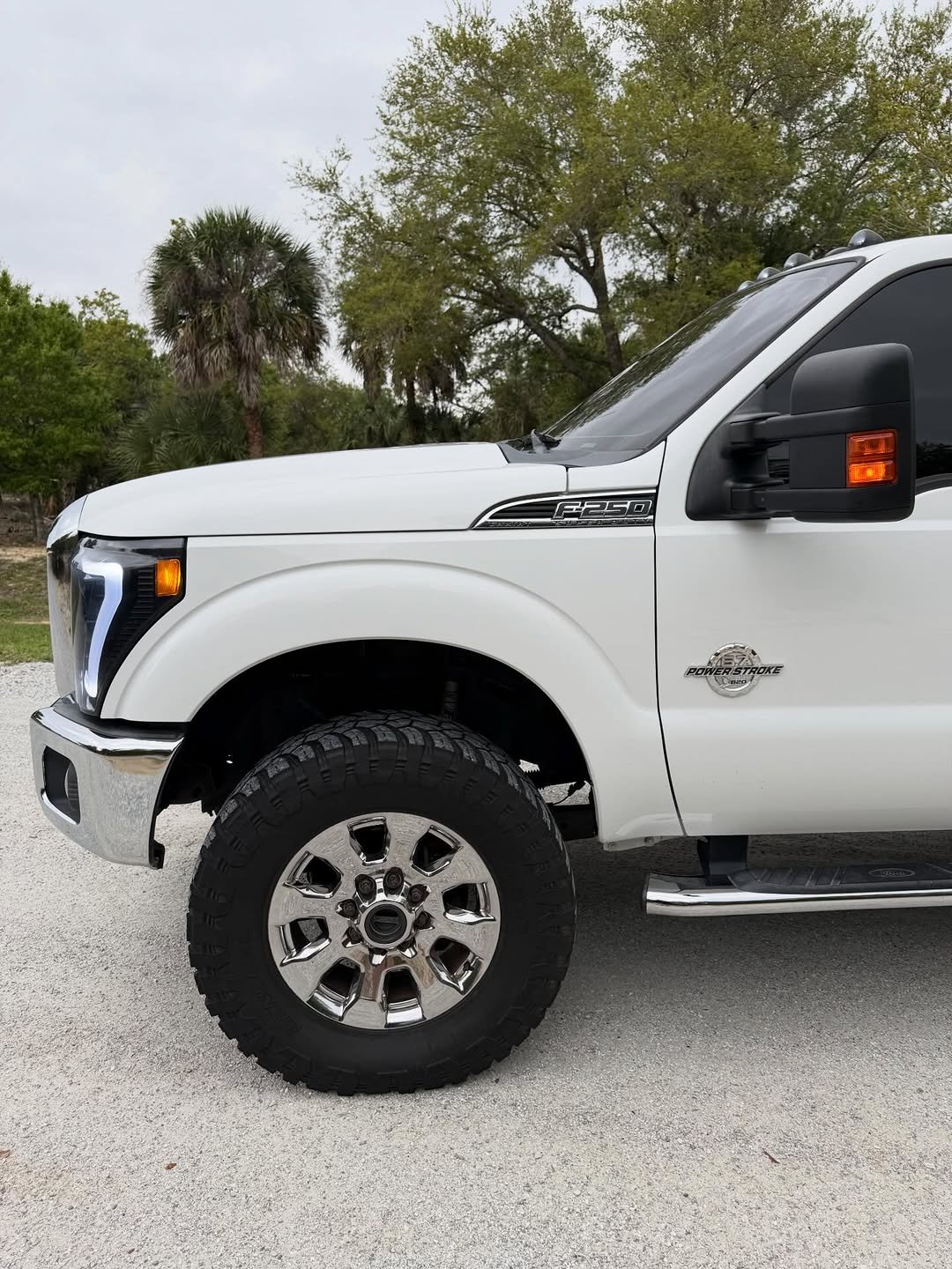 2014 Ford F-250 Super Duty Lariat 4x4 – 6.7L Powerstroke Diesel – Crew Cab – Lifted – $13,500 Featuring the powerful Ford F-250 Super Duty. - Image 12