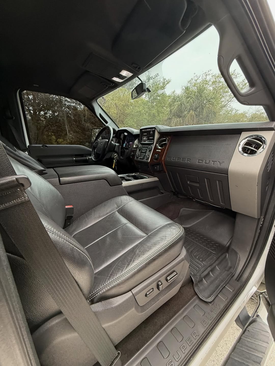 2014 Ford F-250 Super Duty Lariat 4x4 – 6.7L Powerstroke Diesel – Crew Cab – Lifted – $13,500 Featuring the powerful Ford F-250 Super Duty. - Image 6
