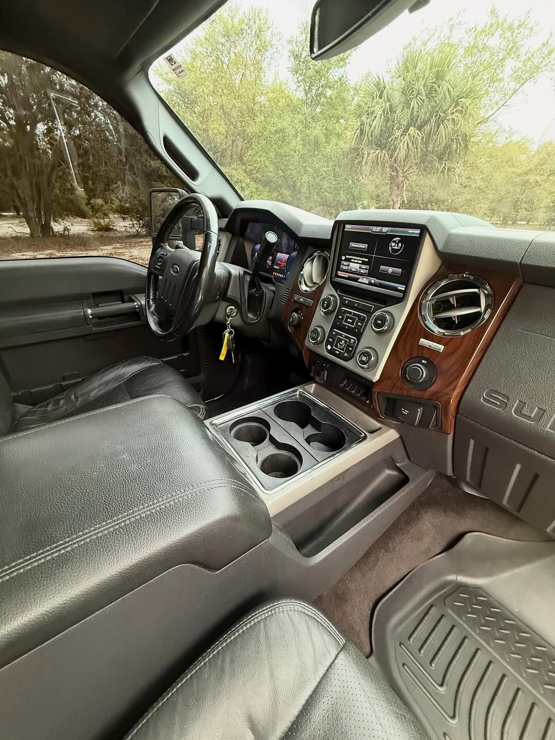 2014 Ford F-250 Super Duty Lariat 4x4 – 6.7L Powerstroke Diesel – Crew Cab – Lifted – $13,500 Featuring the powerful Ford F-250 Super Duty. - Image 3