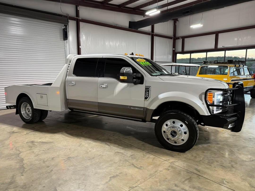 2019 Ford F-450 King Ranch Crew Cab 4x4 – 6.7L Powerstroke Diesel – Ultimate Package – Western Hauler Bed Featuring the premium Ford F-450 Super Duty. - Image 6